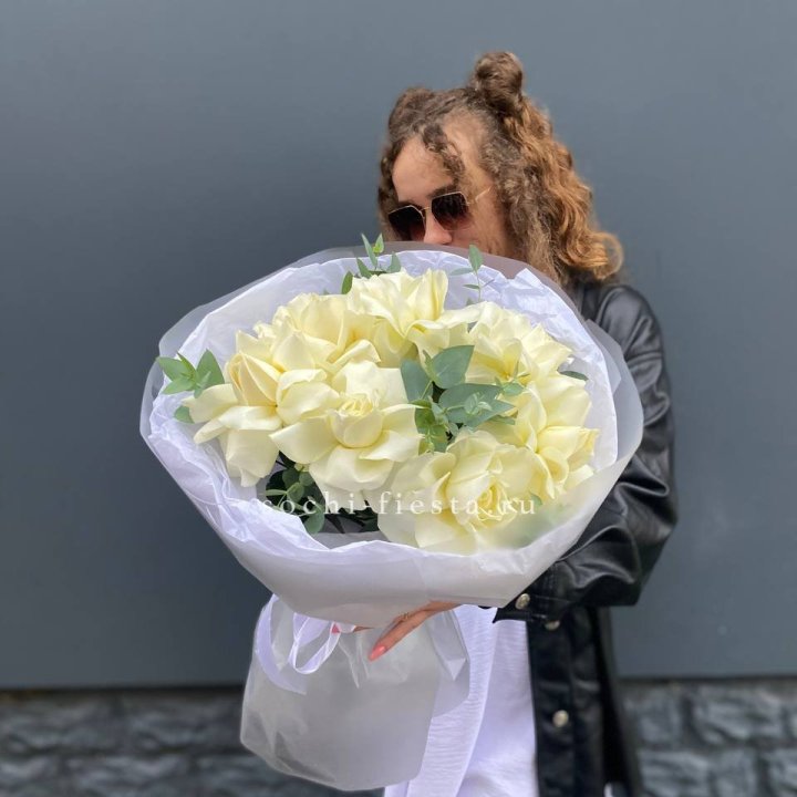 7 Белых французских роз  в Кирове