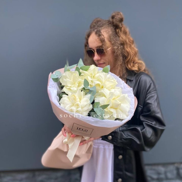 5 Белых французских роз в Кирове