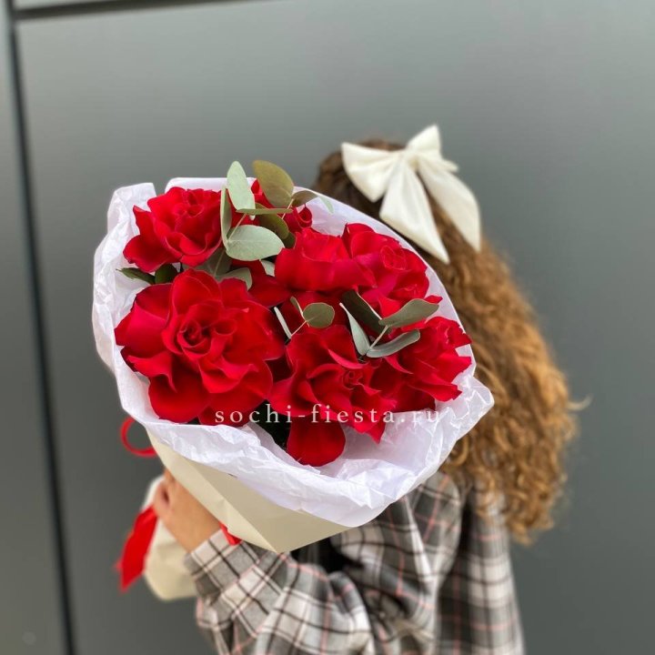 7 красных французских роз в Кирове