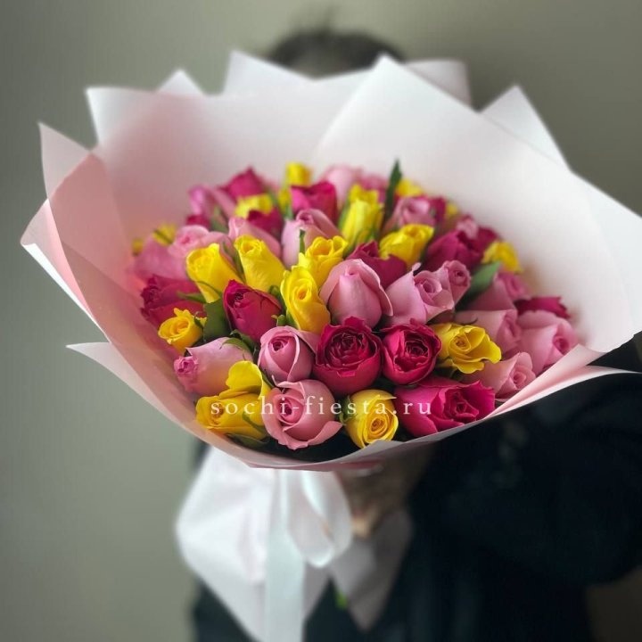 Букет из 51 розы Микс (Кения) в Кирове