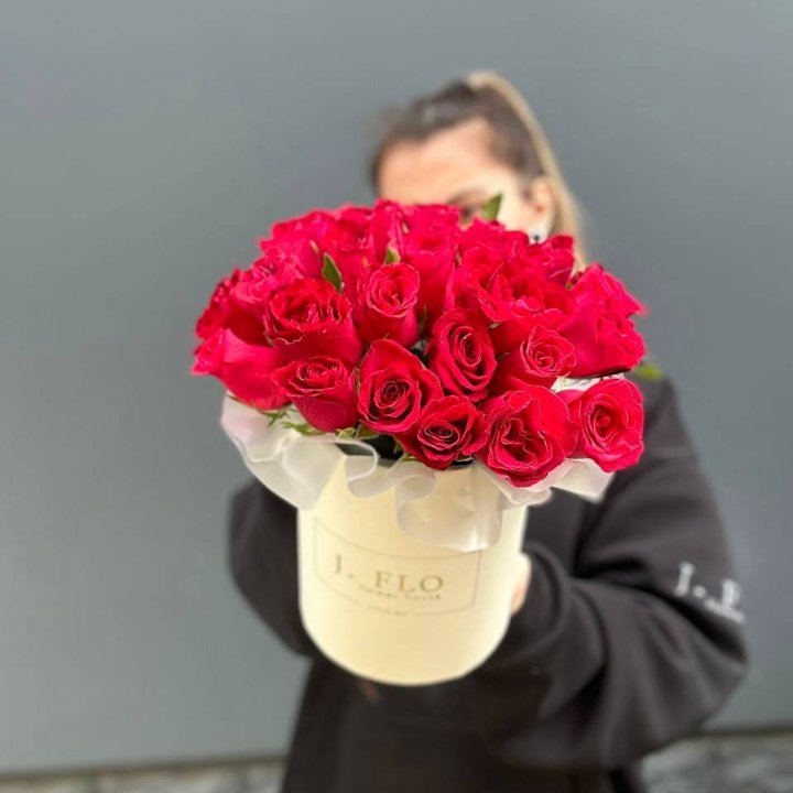 27 кенийских роз в боксе в Кирове