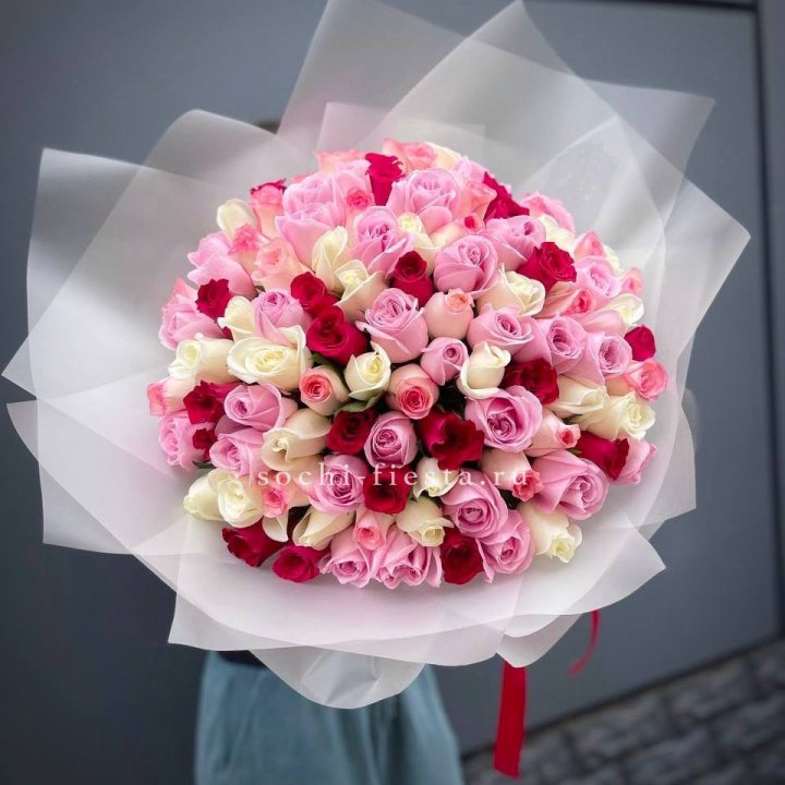 101 разноцветная роза "Карусель" в Кирове