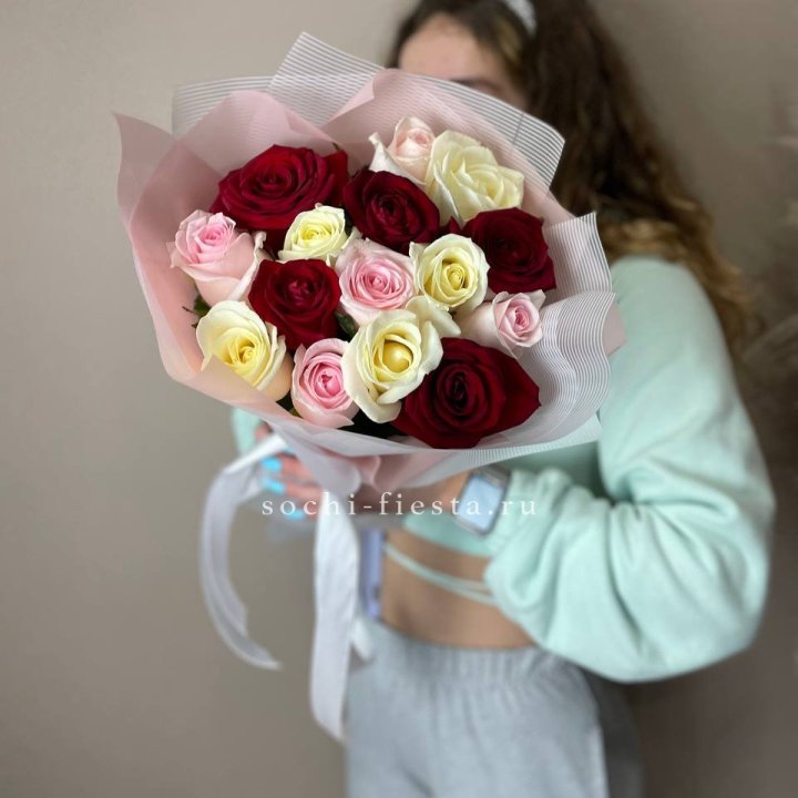 15 роз "Карусель" в Кирове