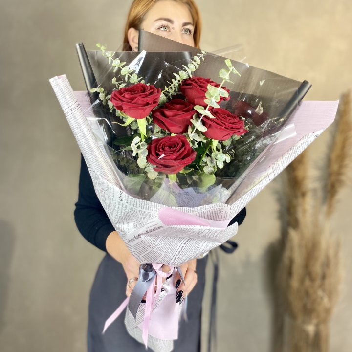 5 красных роз в Кирове