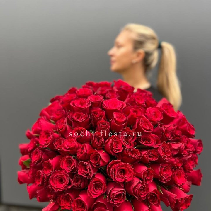 Охапка из 101 красной розы в Кирове