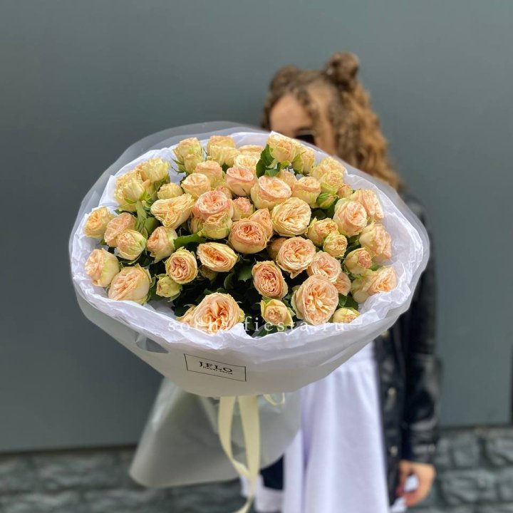 15 пионовидных роз в Кирове