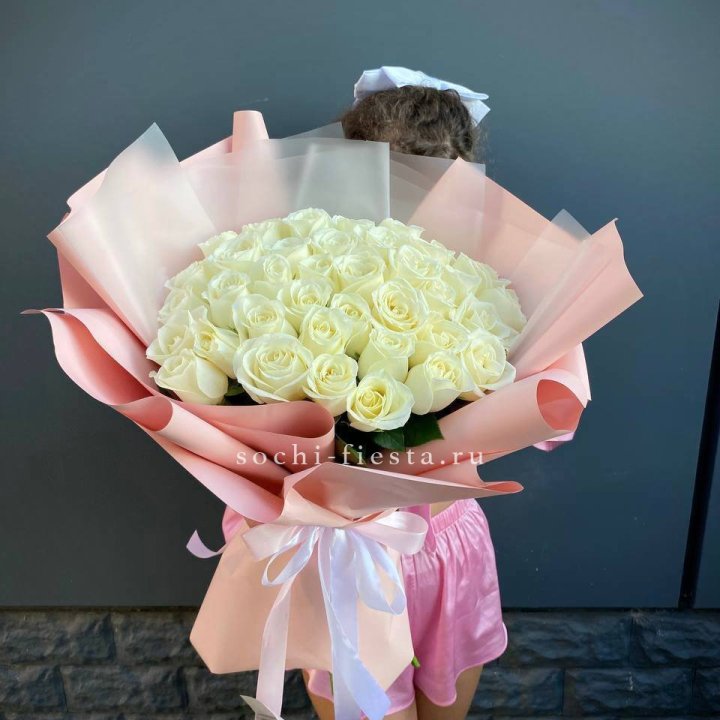 35 белых роз в Кирове