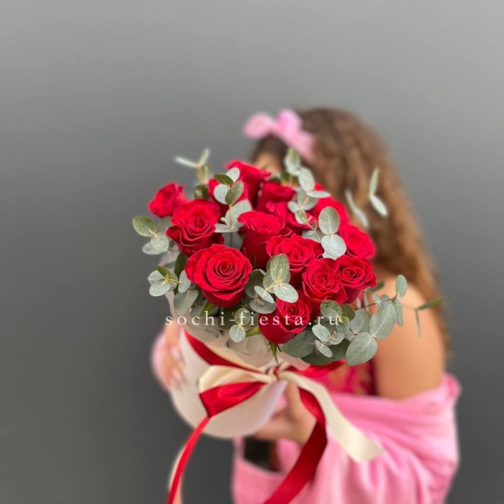 15 Красных роз в боксе №2 в Кирове