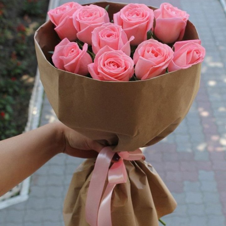 9 розовых роз в Кирове