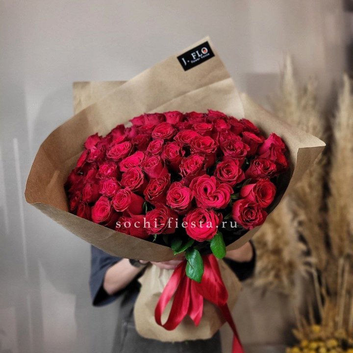 63 красных роз вайт в Кирове