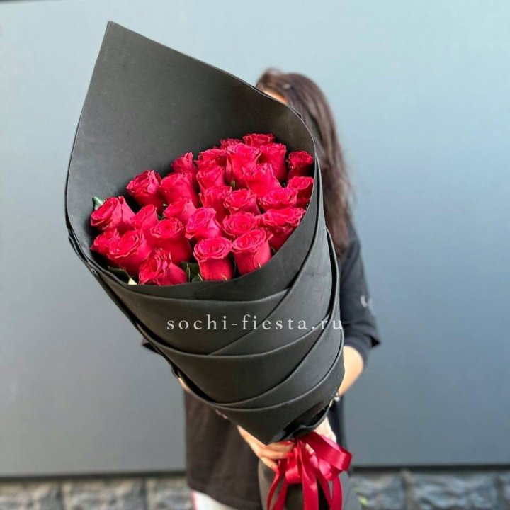 25 высоких красных роз в Кирове