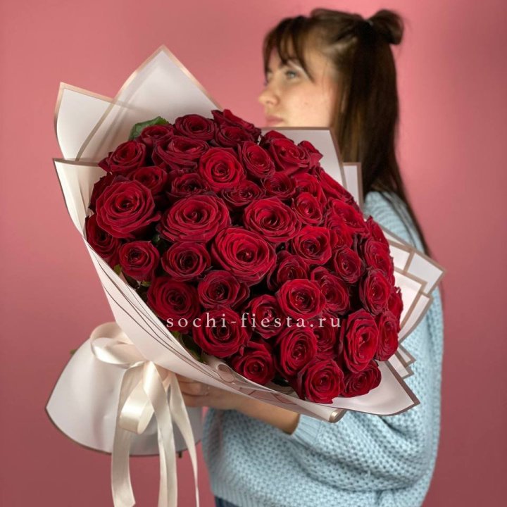 51 красная роза "Лавели" в Кирове