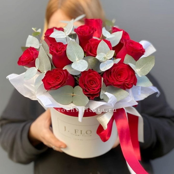 11 роз в шляпной коробке в Кирове