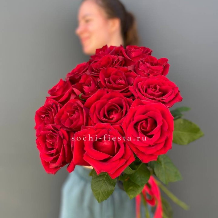 15 красных роз под ленту в Кирове
