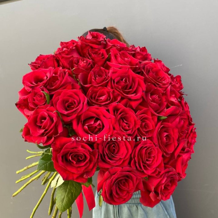 35 красных роз под ленту в Кирове