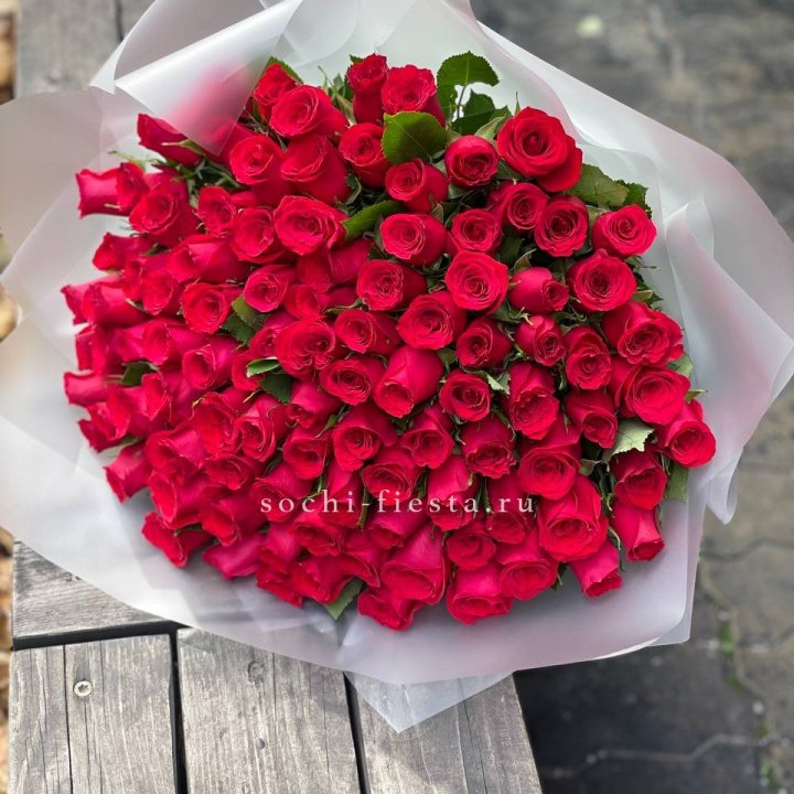 101 красная роза Лолита в Кирове