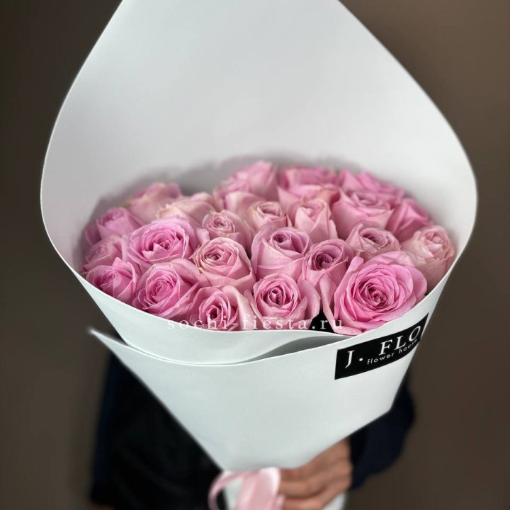 25 розовых роз в Кирове