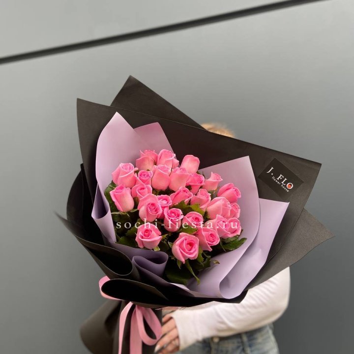 19 розовых роз  в Кирове