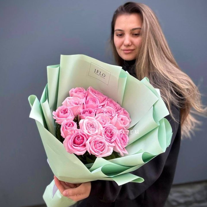 17 розовых роз в Кирове