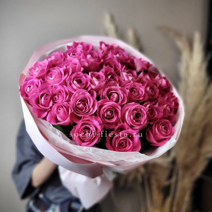 35 розовых роз  в Кирове
