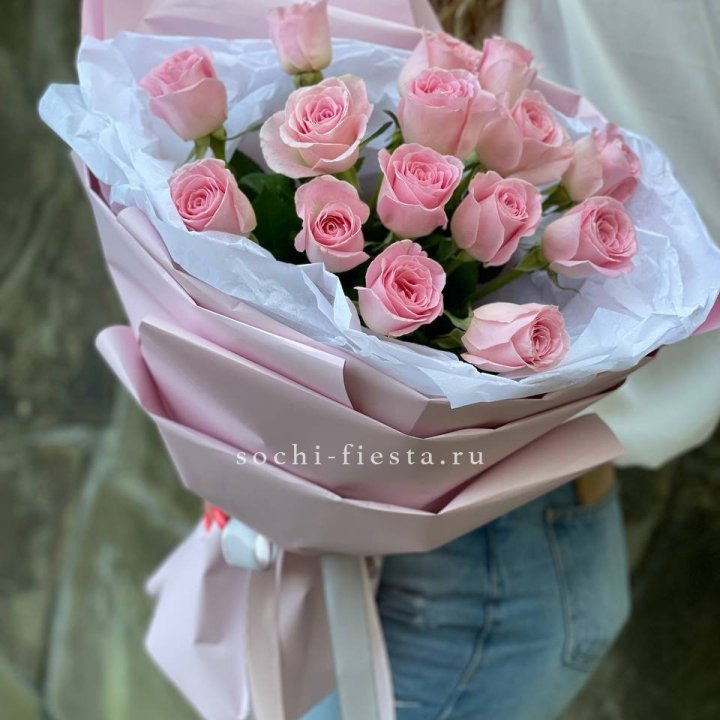 Розовые розы в авторском оформлении в Кирове