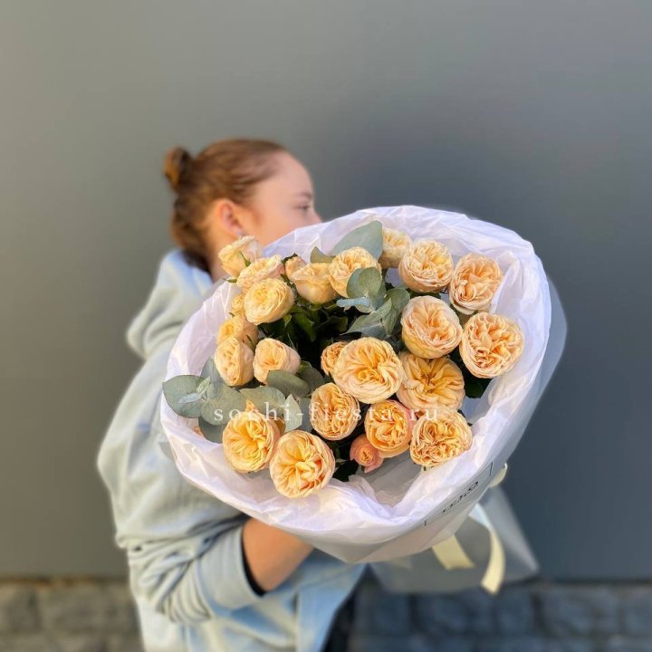 7 пионовидных роз в Кирове