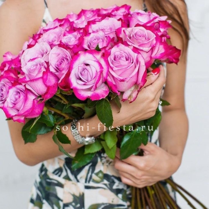 Букет высоких роз Ди перпел в Кирове