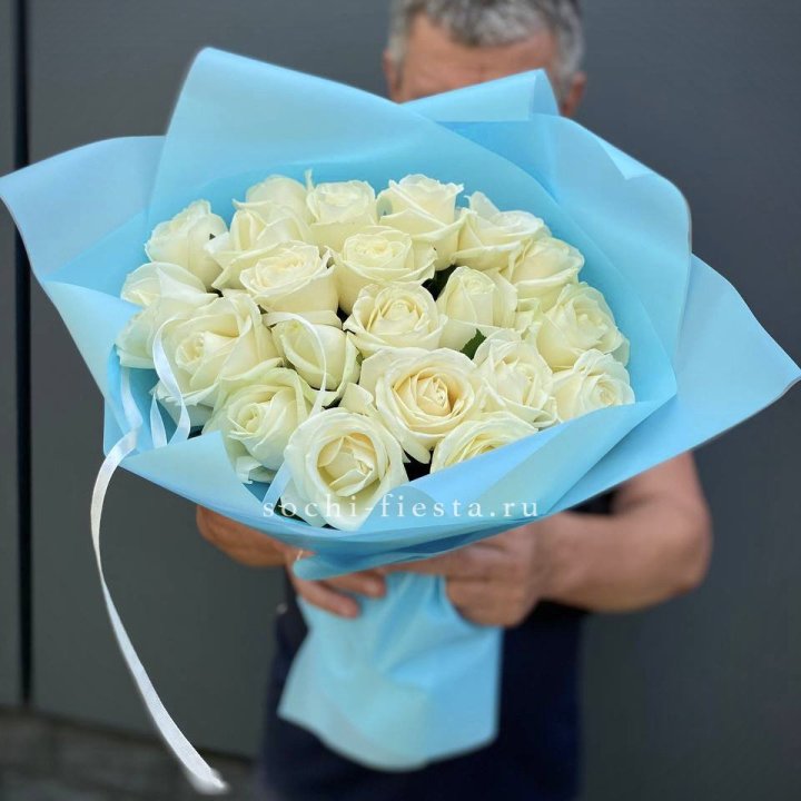 21 белая роза в Кирове