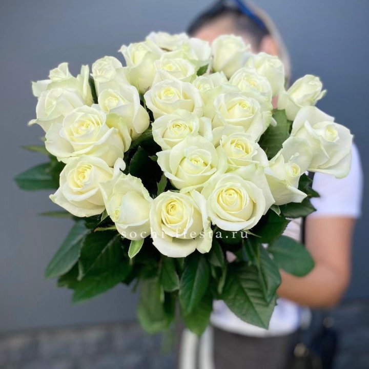 Голландские розы белые 25 в Кирове