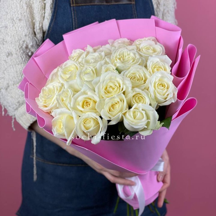 25 белых роз в Кирове