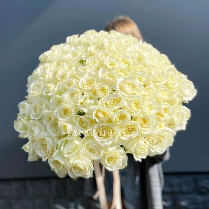 Букет  из 101 белой розы  в Кирове