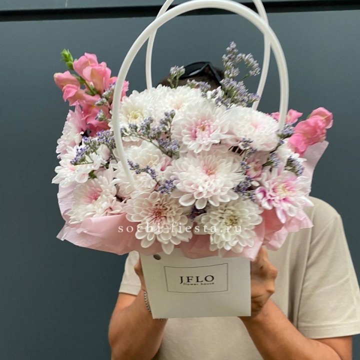 Сумочка из стойких цветов  в Кирове