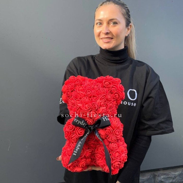 Медведь из роз красный в Кирове