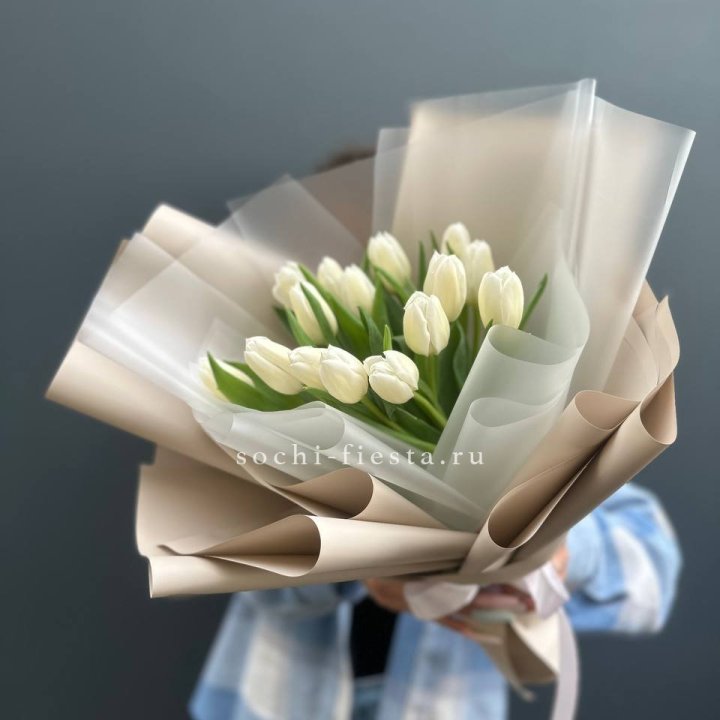 Букет из 15 белых тюльпанов в Кирове