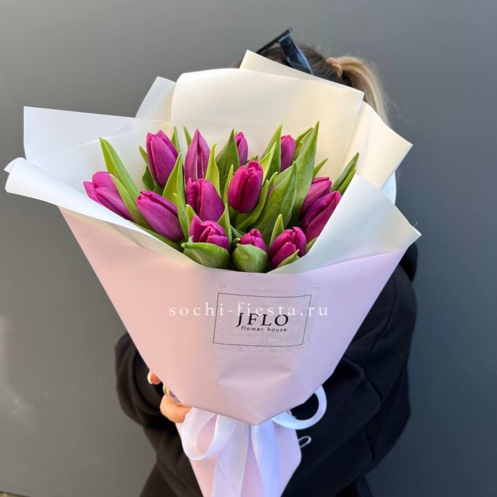 15 пурпурных тюльпанов в Кирове