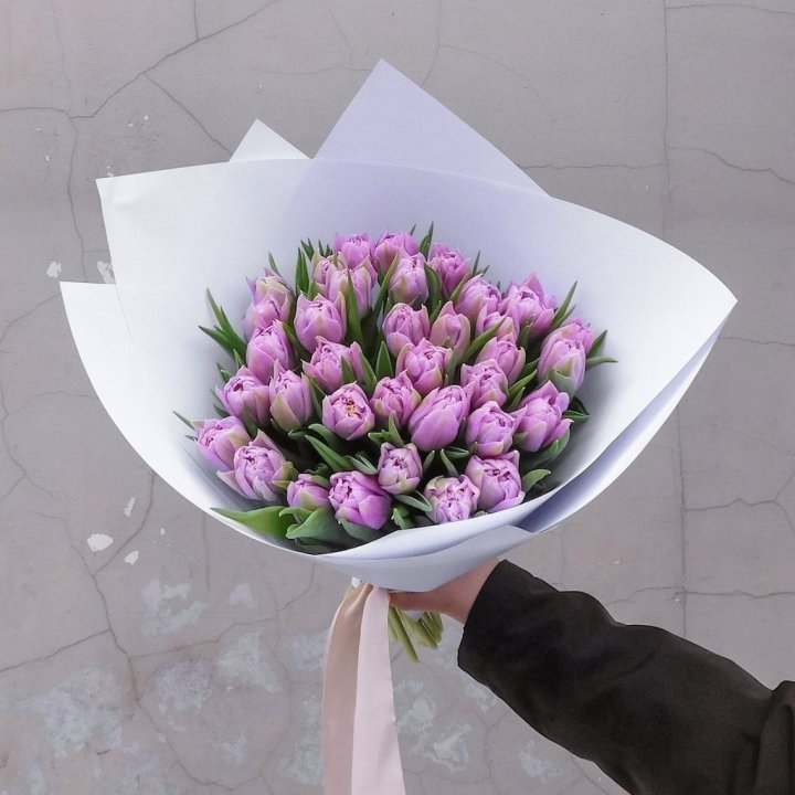 35 сиреневых тюльпанов в Кирове