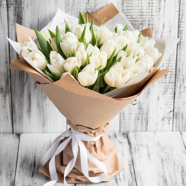 25 белых тюльпанов в Кирове