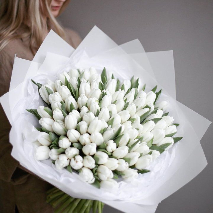 101 белый тюльпан в Кирове