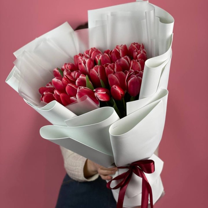 Букет красных тюльпанов в Кирове